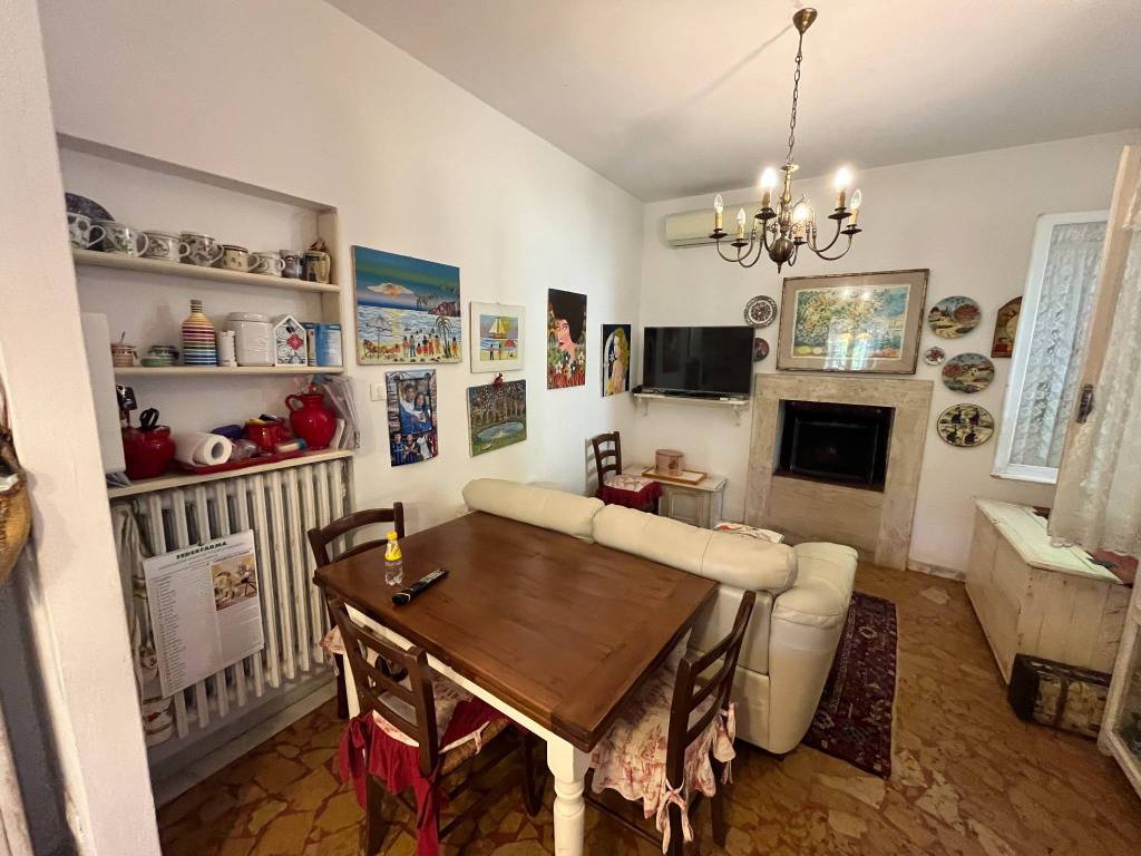 casa indipendente in vendita a Massa