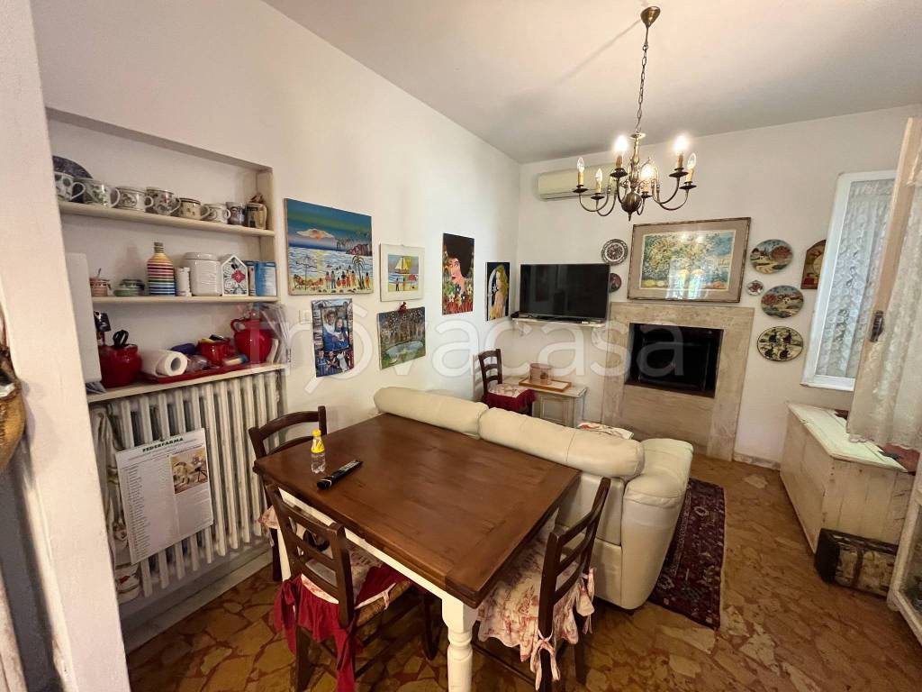 casa indipendente in vendita a Massa in zona Centro Storico