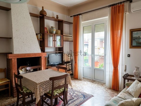 appartamento in vendita a Massa in zona Marina di Massa