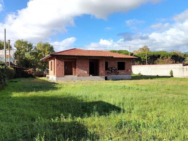 casa indipendente in vendita a Massa in zona Marina di Massa