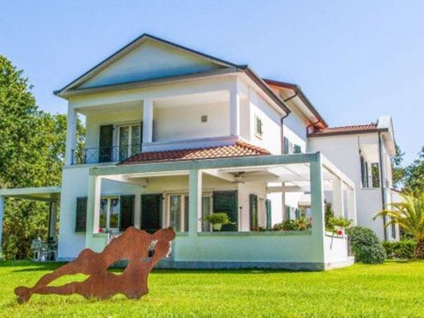 casa indipendente in vendita a Massa in zona Antona
