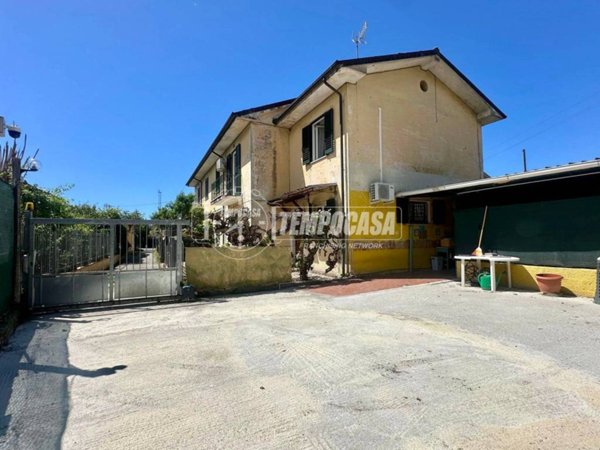 casa indipendente in vendita a Massa