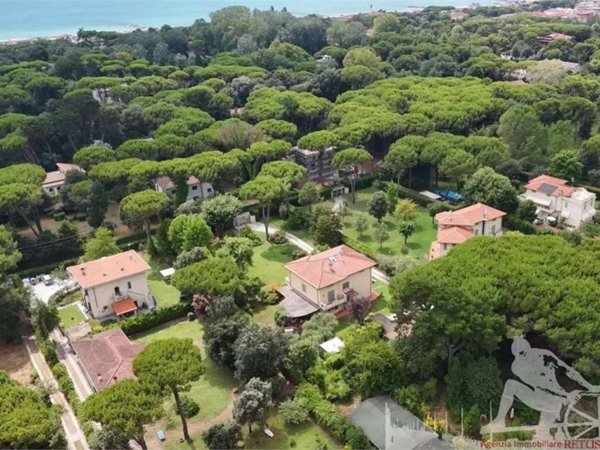 casa indipendente in vendita a Massa in zona Marina dei Ronchi