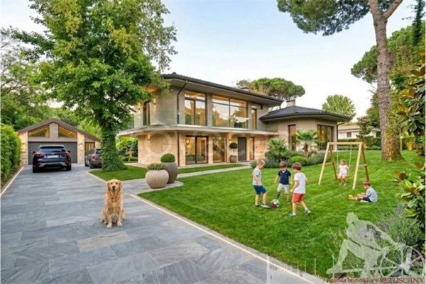 casa indipendente in vendita a Massa in zona Marina dei Ronchi