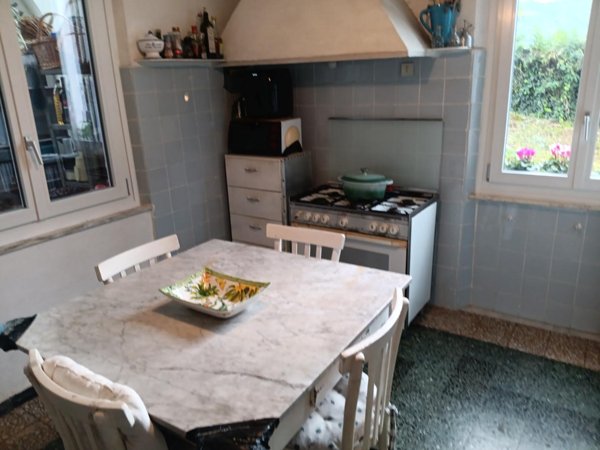 casa indipendente in vendita a Massa