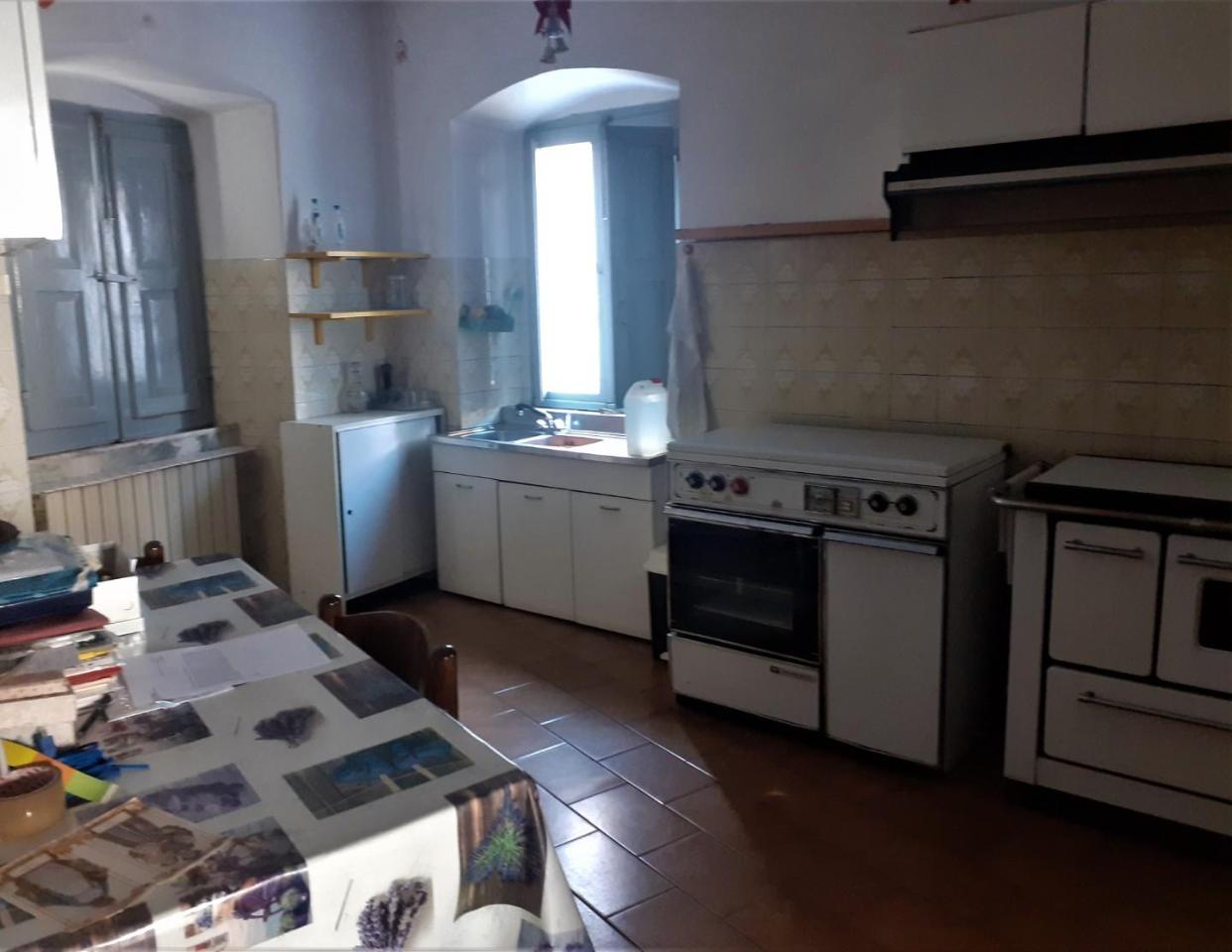 casa indipendente in vendita a Massa in zona Castagnola