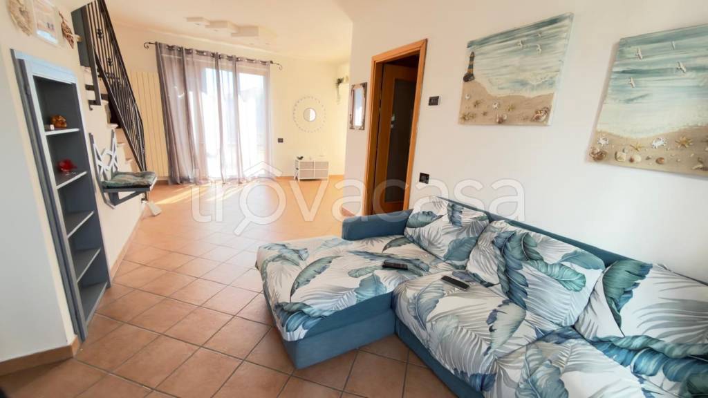 appartamento in vendita a Massa in zona Marina di Massa