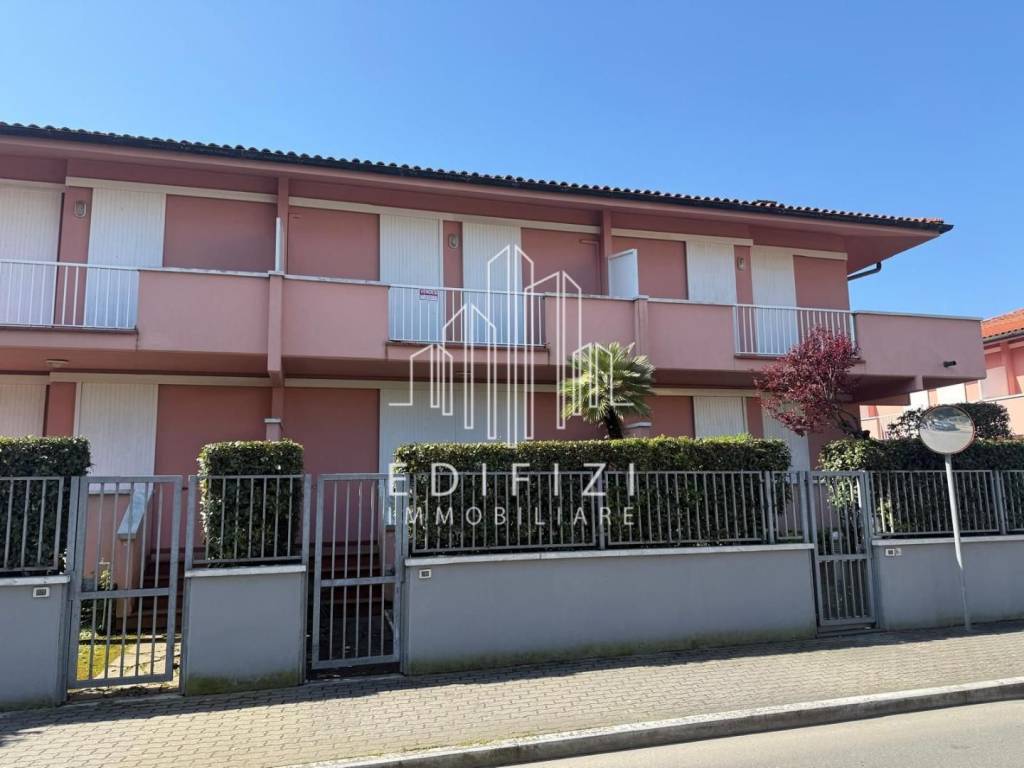 casa indipendente in vendita a Massa in zona Marina dei Ronchi