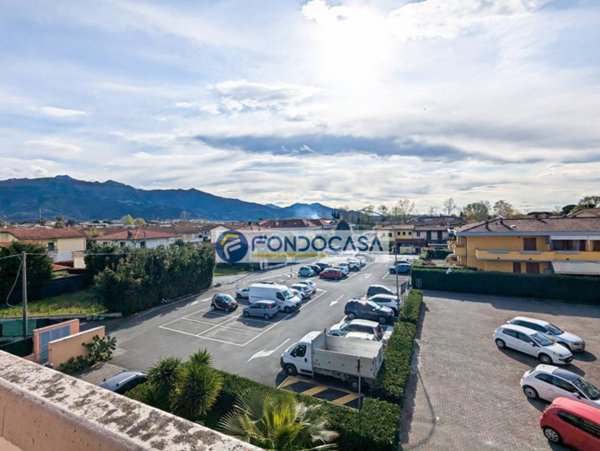 appartamento in vendita a Massa in zona Marina di Massa