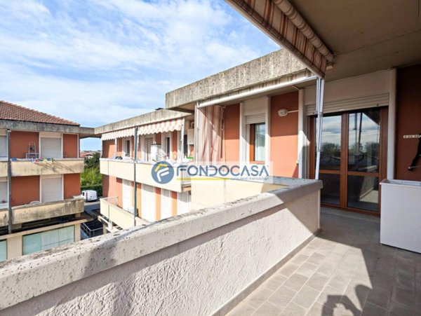 appartamento in vendita a Massa in zona Marina di Massa