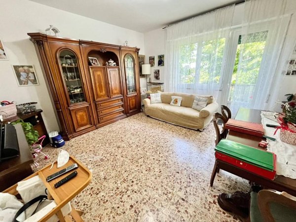 appartamento in vendita a Massa in zona Marina di Massa
