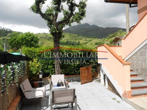 casa indipendente in vendita a Massa in zona Mirteto