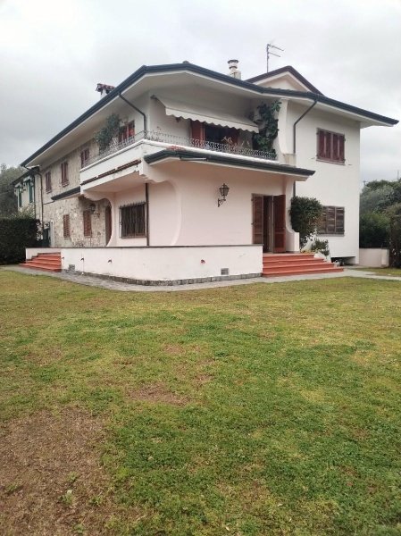 appartamento in vendita a Massa in zona Centro Storico