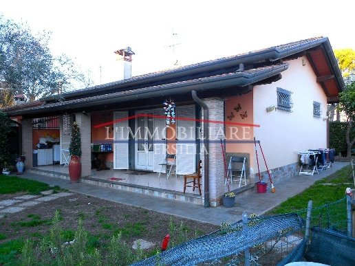 appartamento in vendita a Massa in zona Poveromo