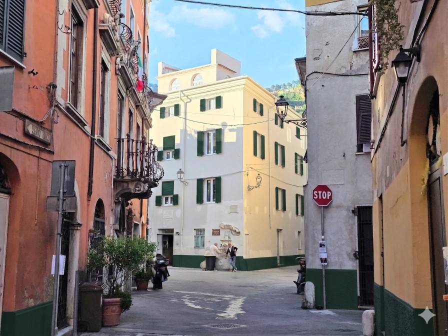 appartamento in vendita a Massa in zona Centro Storico