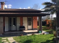 casa indipendente in vendita a Massa in zona Poveromo