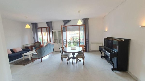 appartamento in vendita a Massa in zona Marina dei Ronchi