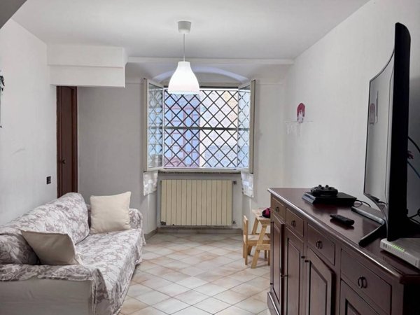 appartamento in vendita a Massa in zona Borgo del Ponte