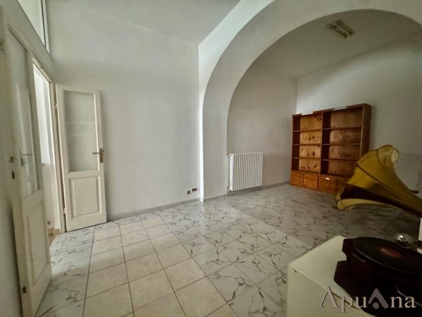 appartamento in vendita a Massa in zona Centro Storico