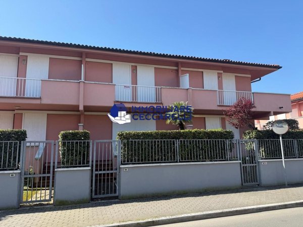 casa indipendente in vendita a Massa in zona Marina dei Ronchi