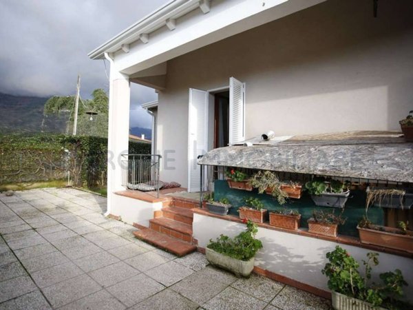 casa indipendente in vendita a Massa in zona Romagnano