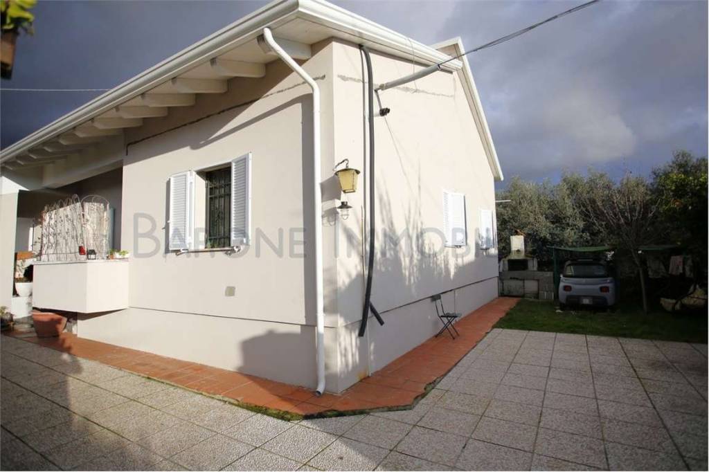 casa indipendente in vendita a Massa in zona Castagnola