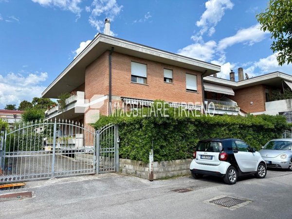 appartamento in vendita a Massa in zona Centro Storico