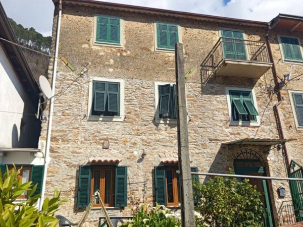 casa indipendente in vendita a Massa in zona Casette