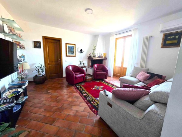 casa indipendente in vendita a Massa in zona Centro Storico