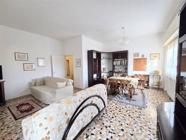 appartamento in vendita a Massa in zona Marina di Massa