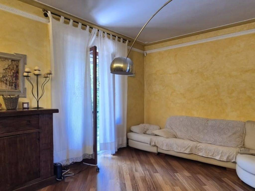 appartamento in vendita a Massa in zona Marina dei Ronchi