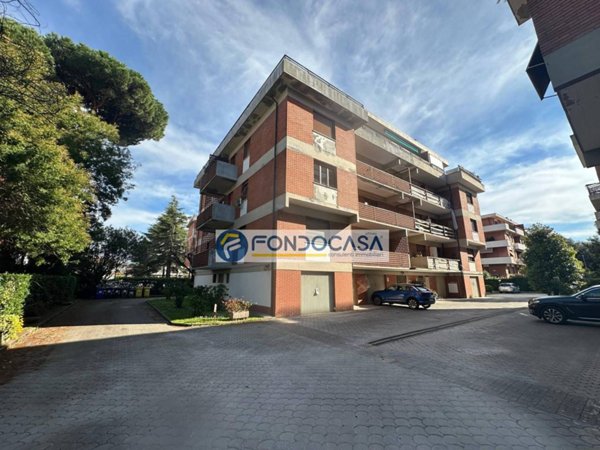 appartamento in vendita a Massa in zona Marina di Massa