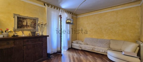 appartamento in vendita a Massa in zona Marina dei Ronchi