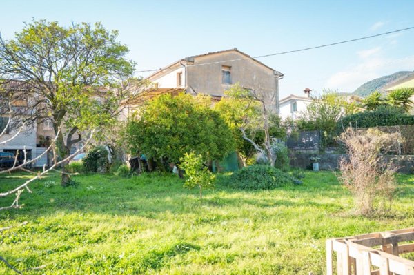 casa indipendente in vendita a Massa in zona Centro Storico