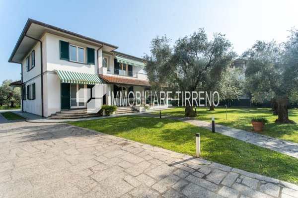 casa indipendente in vendita a Massa