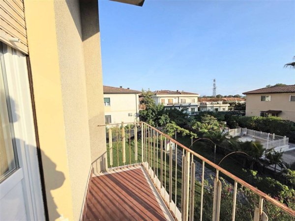 appartamento in vendita a Massa in zona Marina di Massa