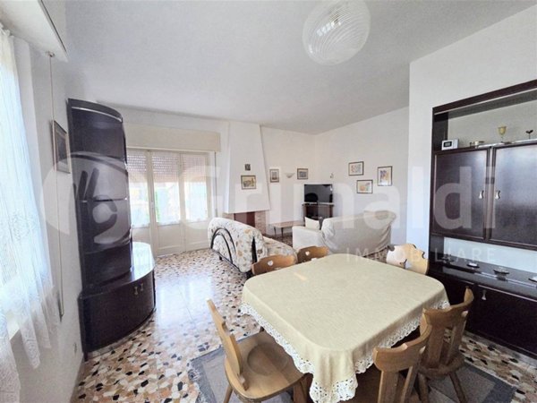 appartamento in vendita a Massa in zona Marina di Massa