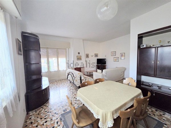 appartamento in vendita a Massa in zona Marina di Massa