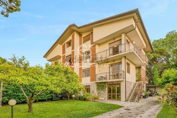 casa indipendente in vendita a Massa in zona Marina dei Ronchi