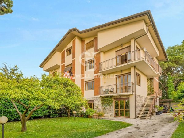 casa indipendente in vendita a Massa in zona Marina dei Ronchi