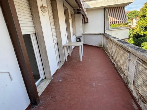 appartamento in vendita a Massa in zona Marina di Massa