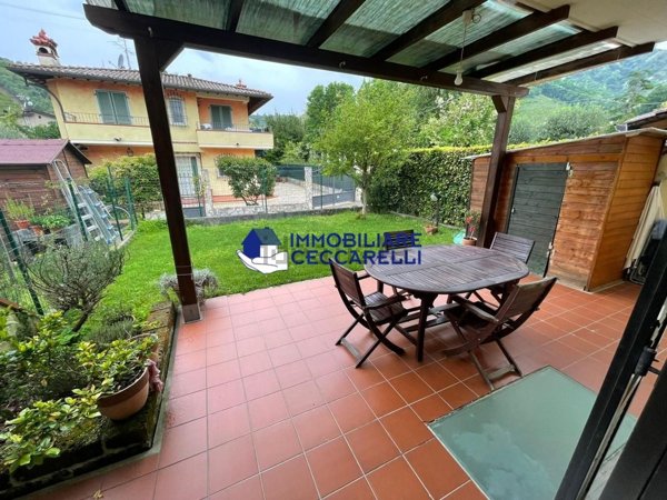 casa indipendente in vendita a Massa in zona Romagnano