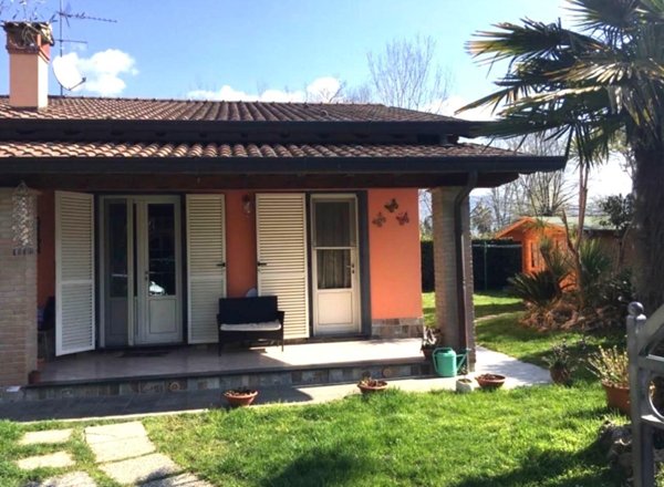 casa indipendente in vendita a Massa in zona Poveromo
