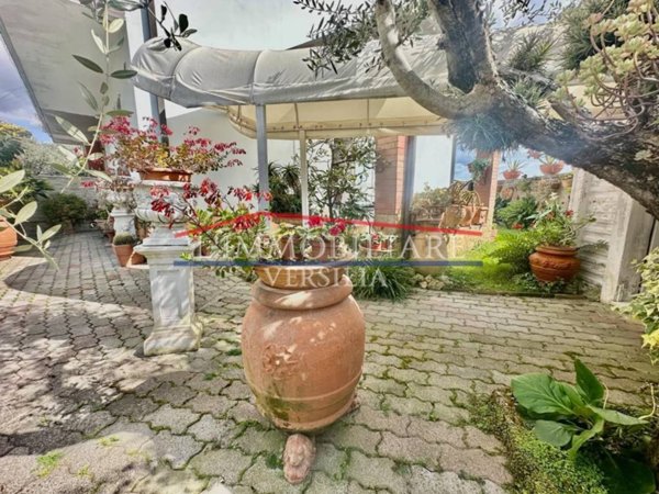 casa indipendente in vendita a Massa in zona Romagnano