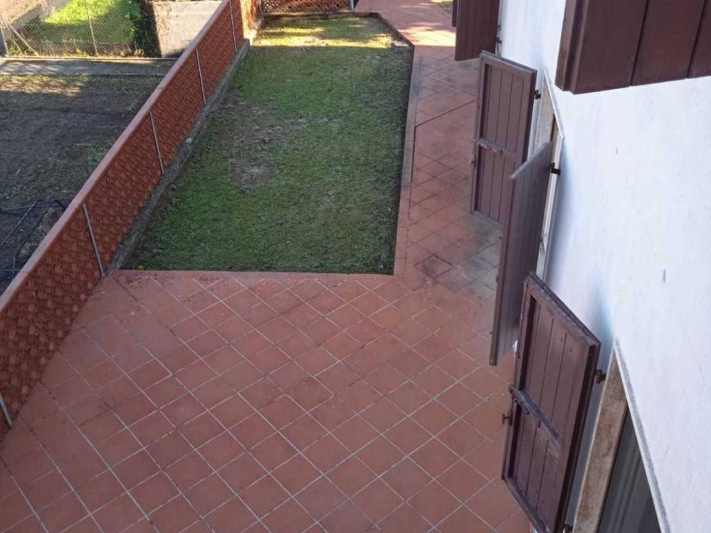 casa indipendente in vendita a Massa