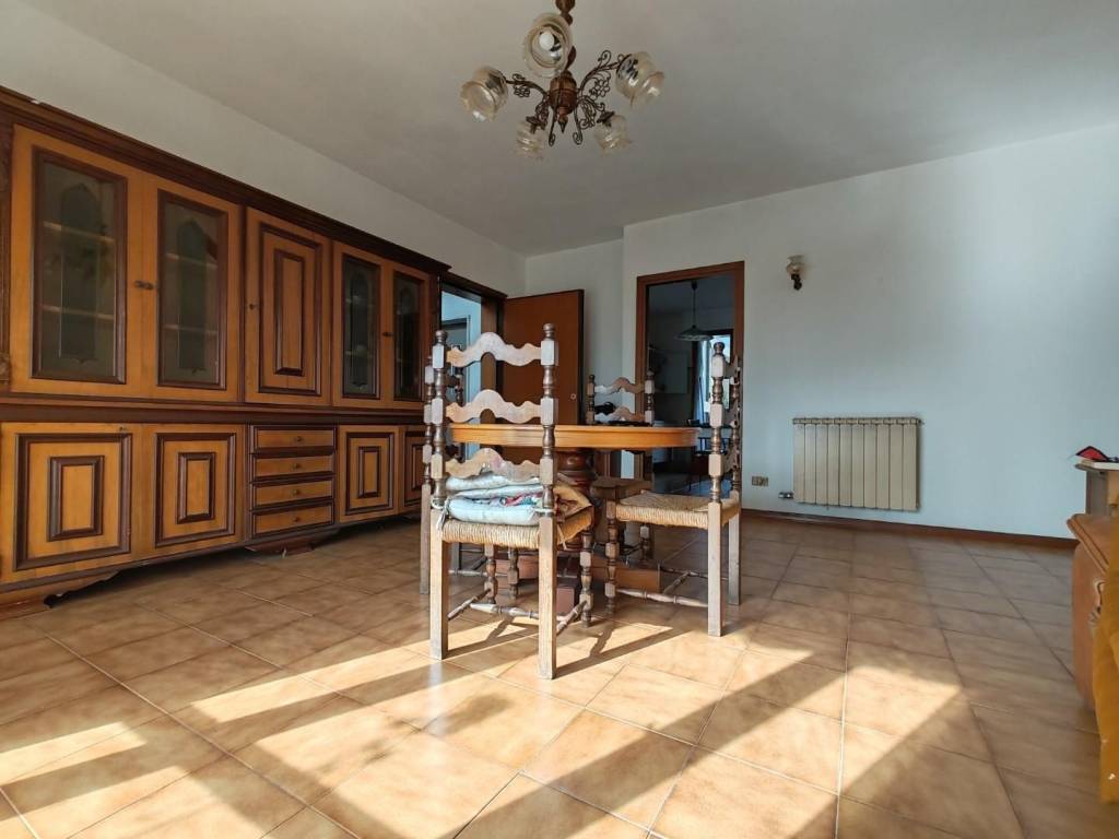 appartamento in vendita a Massa in zona Romagnano