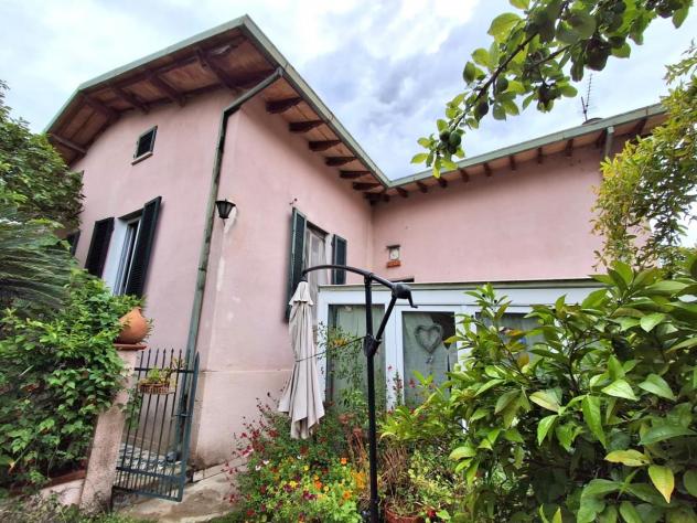 casa indipendente in vendita a Massa in zona Marina di Massa