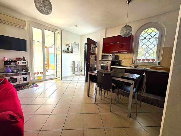 casa indipendente in vendita a Massa in zona Quercioli