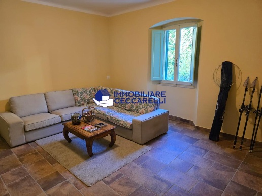casa indipendente in vendita a Massa in zona Pariana
