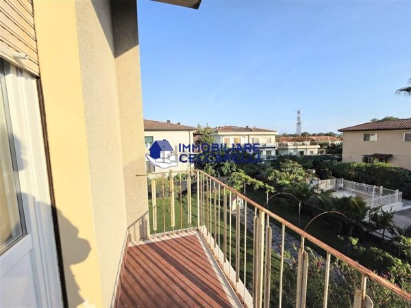 appartamento in vendita a Massa in zona Marina di Massa